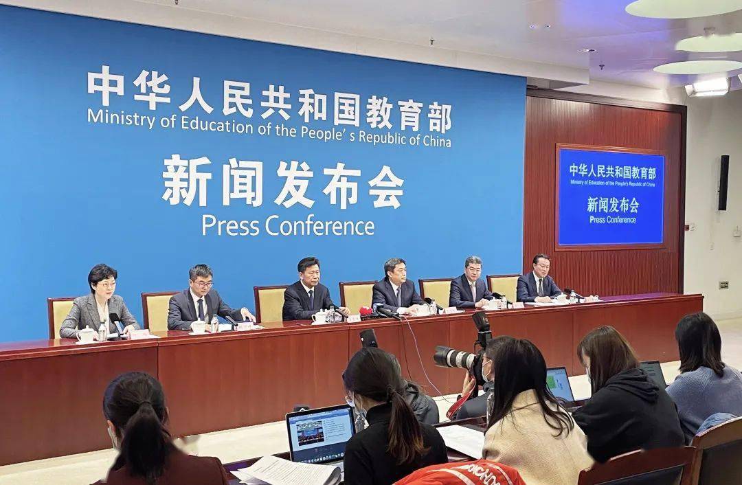 最新教育动态，开启学习之旅，探索自信与成就感的魔法之门